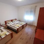 Sustic Appartamento Kaštela